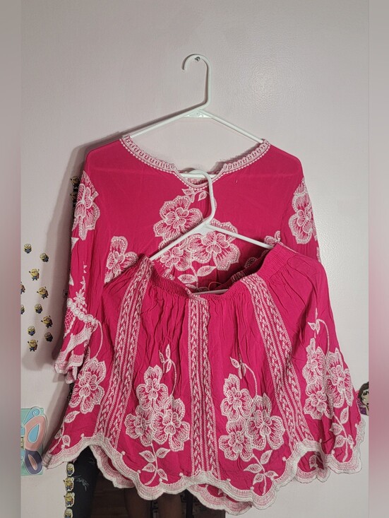 Solitaire Dresses & Skirts - Solitaire Women’s Hot Pink Embroidered Skirt Set Size Medium